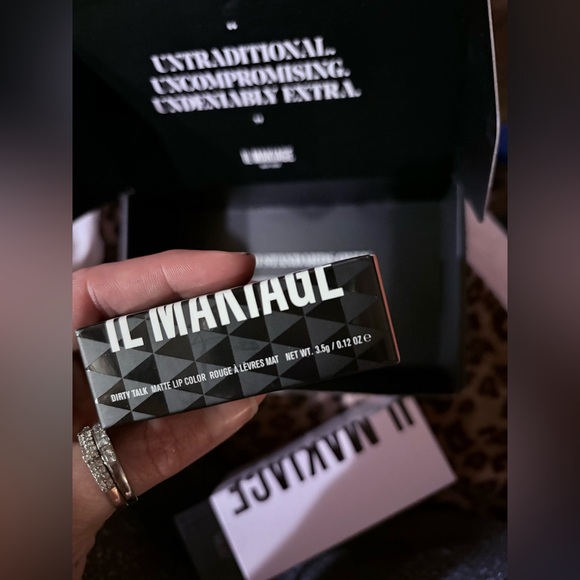 IL MAKIAGE MAKEUP FOUNDATION AND LIP STICK - Picture 4 of 14